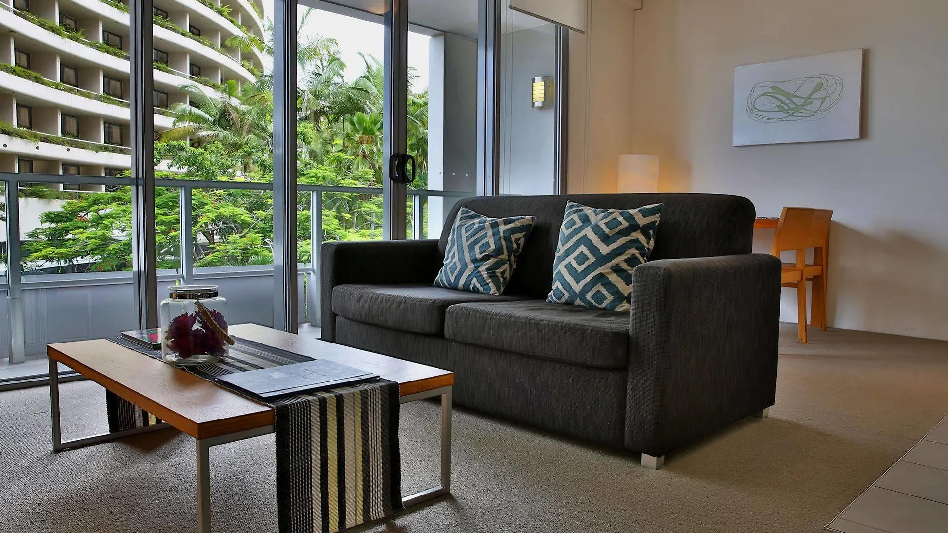 Cairns Private Apartments Aparthotel